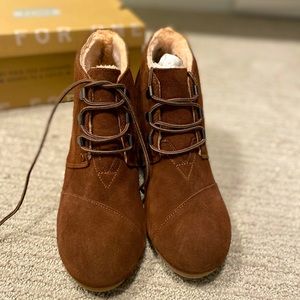 Toms desert wedge brown suede size 9